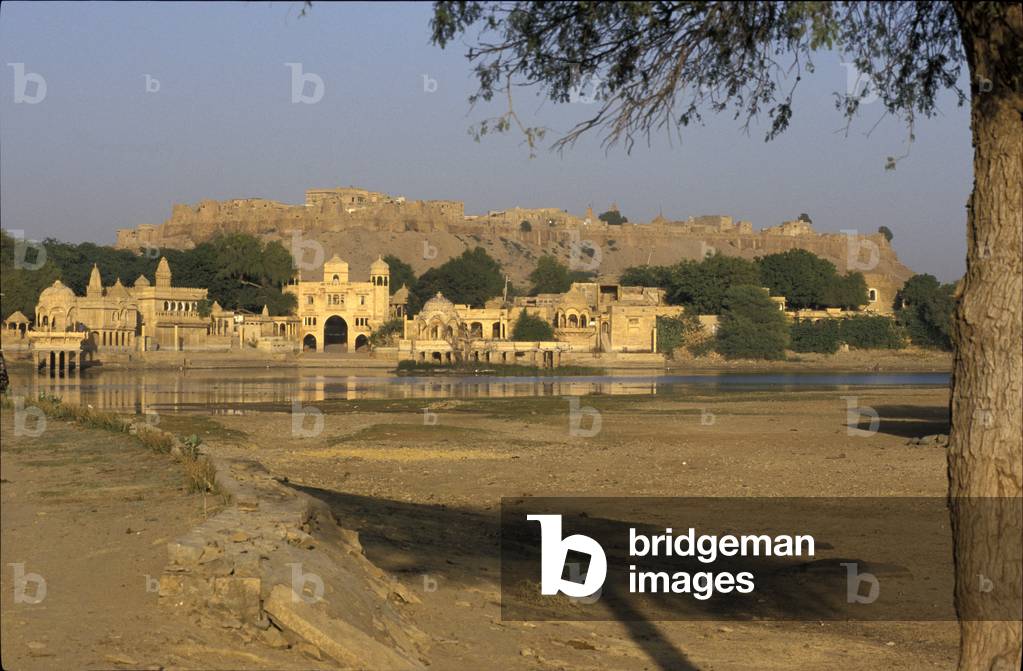 Entrance to Gadi Sagar Tank, Jaisalmer, Rajasthan, India (photo)