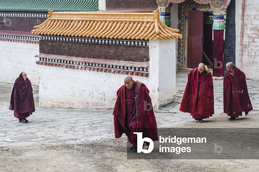 The old monks of Labrang Monastery, Tibet, China (photo)