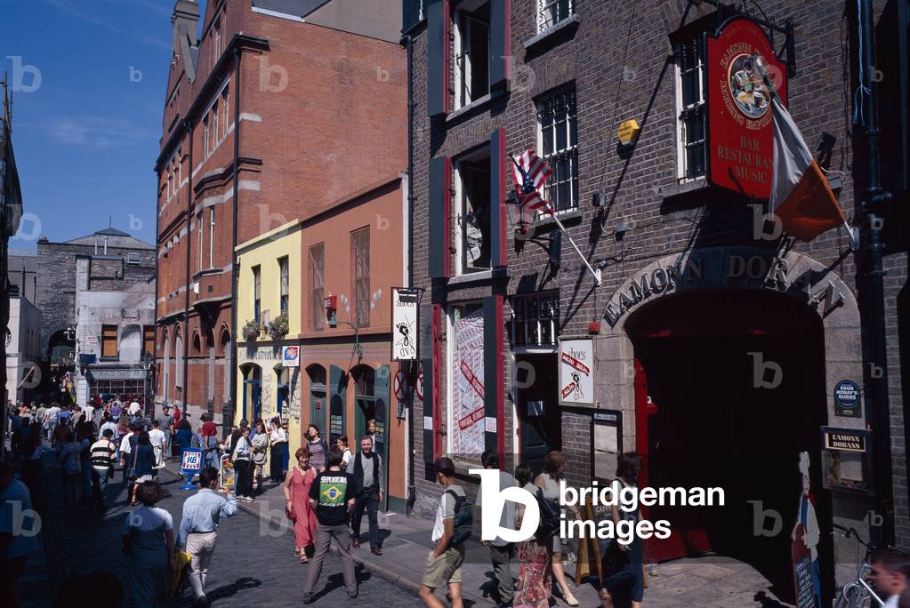 Temple Bar,Co Dublin,Ireland;Pedestrians In Temple Bar (photo)