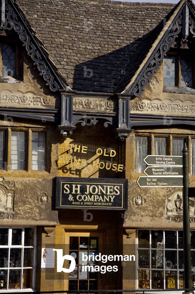 Shop front, Banbury, Oxfordshire, England (photo)