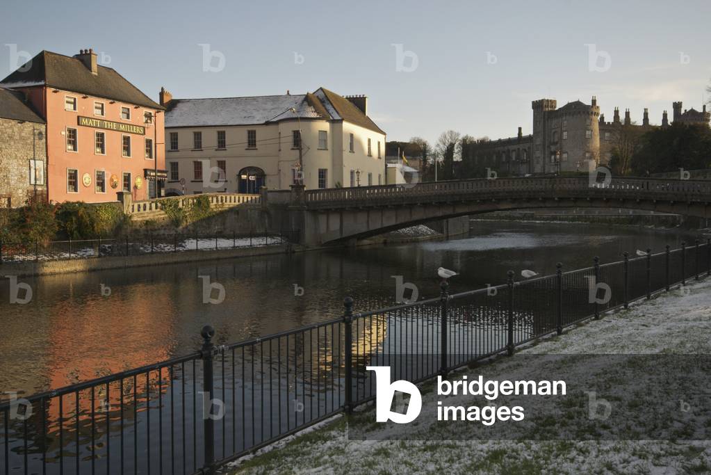 Bridge Over River Nore With Kilkenny Castle; Kilkenny, County Kilkenny, Ireland (photo)