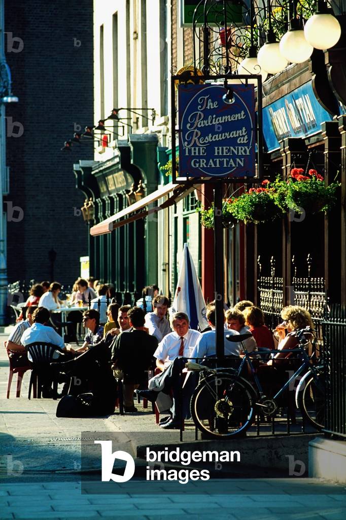 Dublin, Co Dublin, Ireland, Dublin Pubs, The Henry Grattan, Baggot Street (photo)