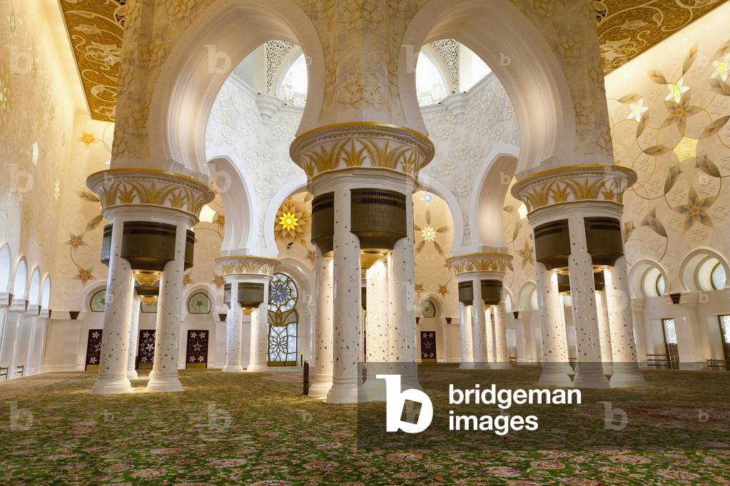 Inside the Sheikh Zayed Grand Mosque, Abu Dhabi, United Arab Emirates (photo)