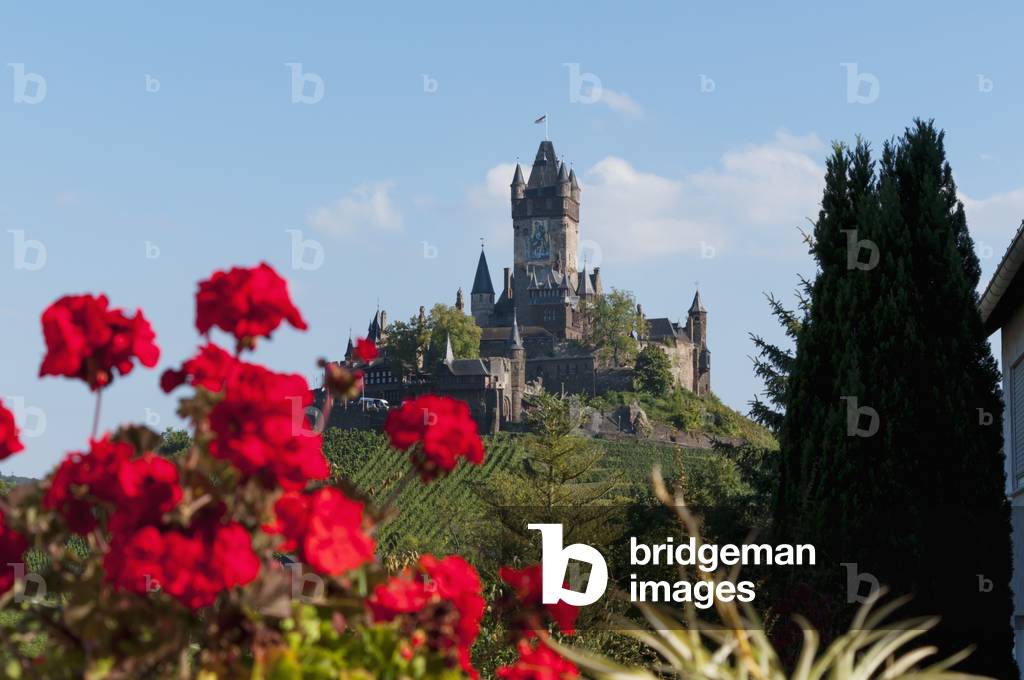 Reichsburg castle in Mosel valley, Cochem, Rhineland-Palatinate, Germany (photo)