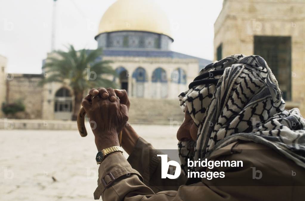 Arab at The Dome of The Rock (photo)