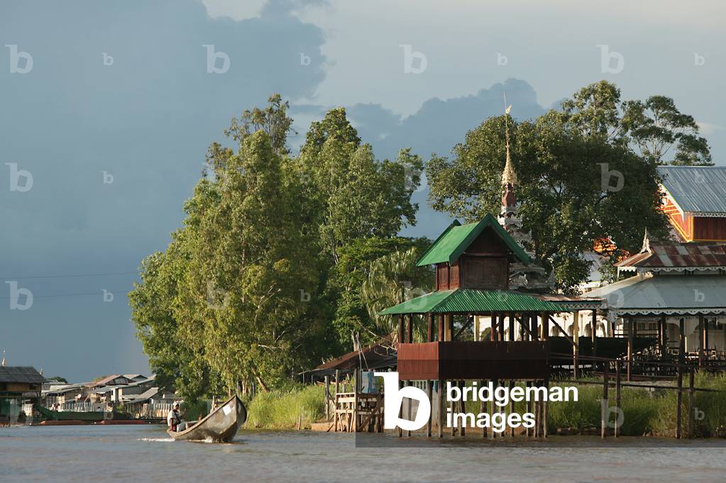 Boat travelling Along the Canal to Inya Lake, Shan State, Myanmar (photo)