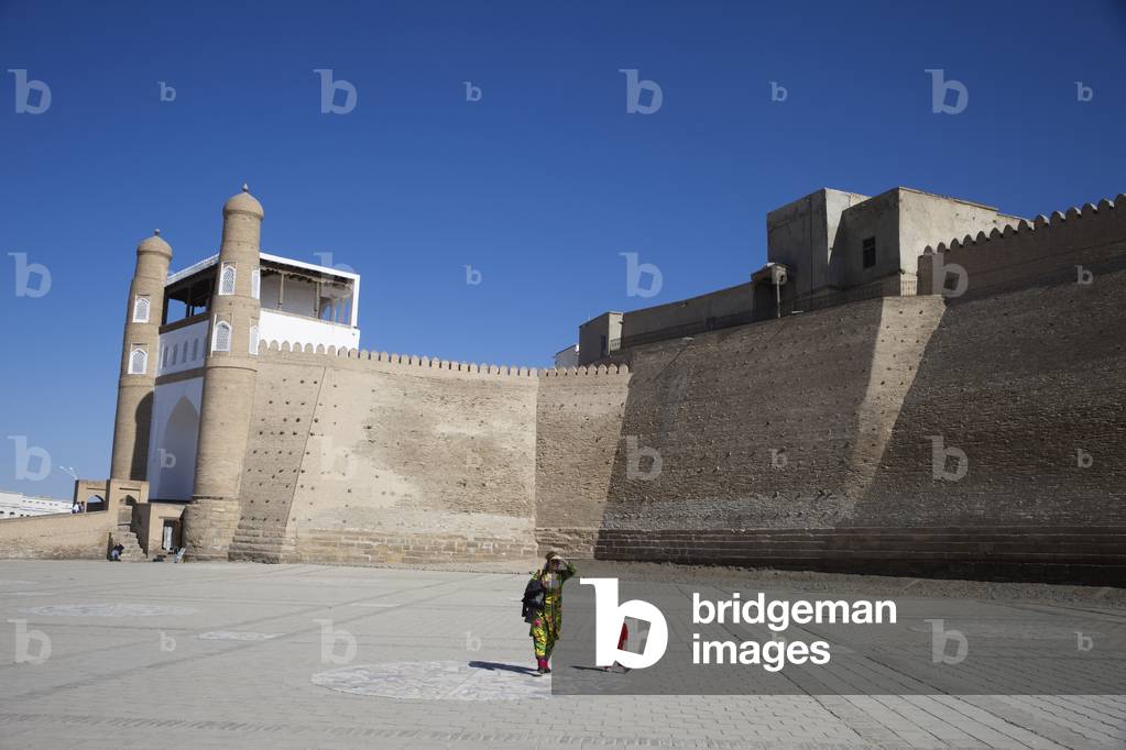 Gateway of Ark Fortress and Registan, Bukhara, Uzbekistan (photo)