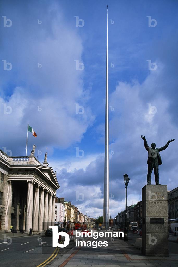 Dublin, Co Dublin, Ireland, The Spire Of Dublin And James Larkin Statue On O'connell Street (photo)