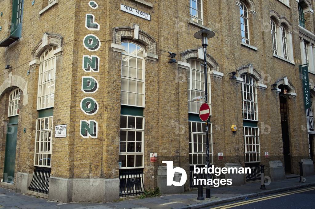 Street in Bermondsey, London, UK  (photo)
