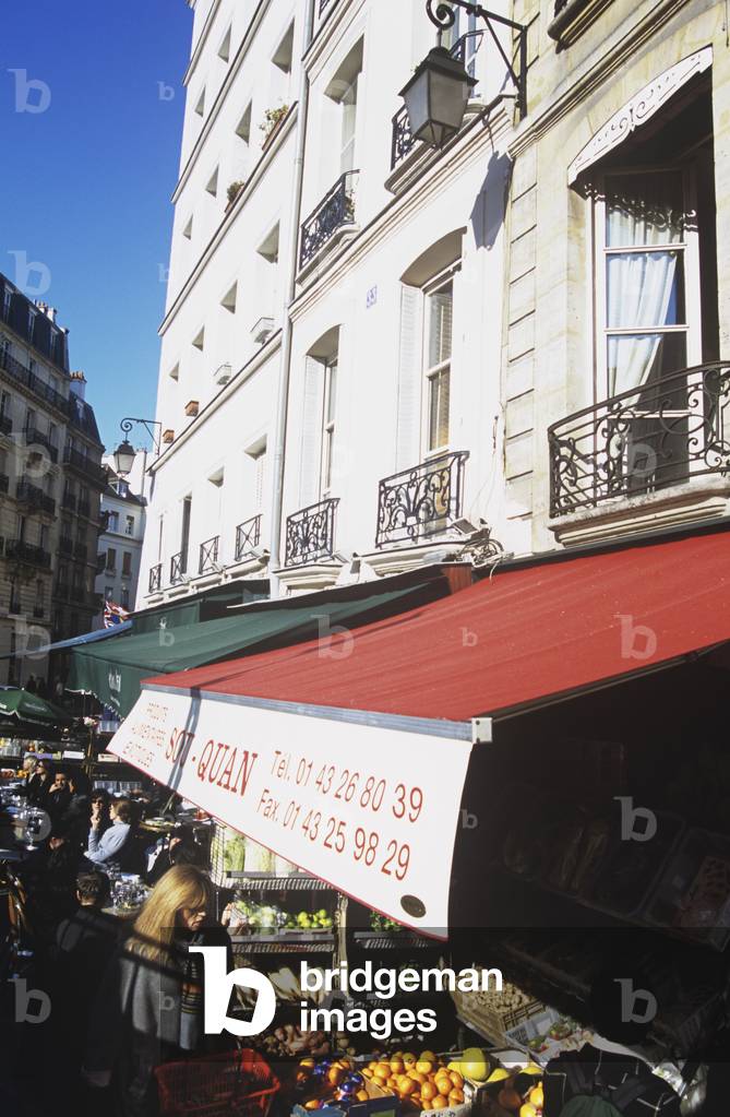 Stores on Boulevard St Germain in Quartier Latin, Paris, France (photo)