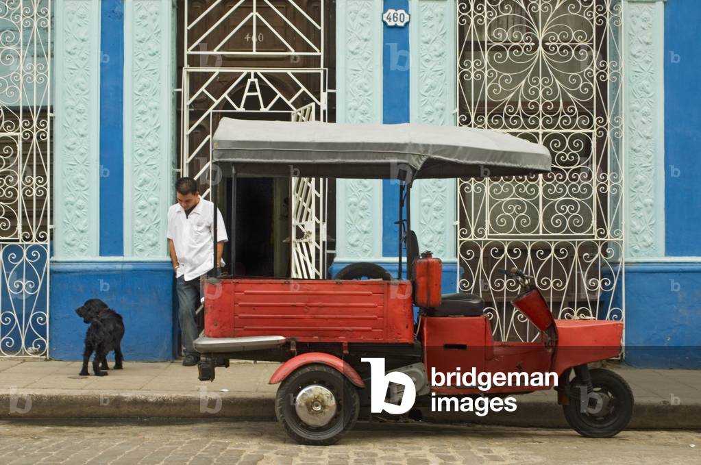 Motor Tricycle Beside Building with Decorative Grates, Camaguey, Cuba (photo)
