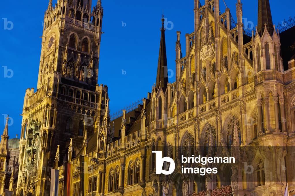 Germany, Bavaria, Rathaus on Marienplatz at dusk, Munich (photo)