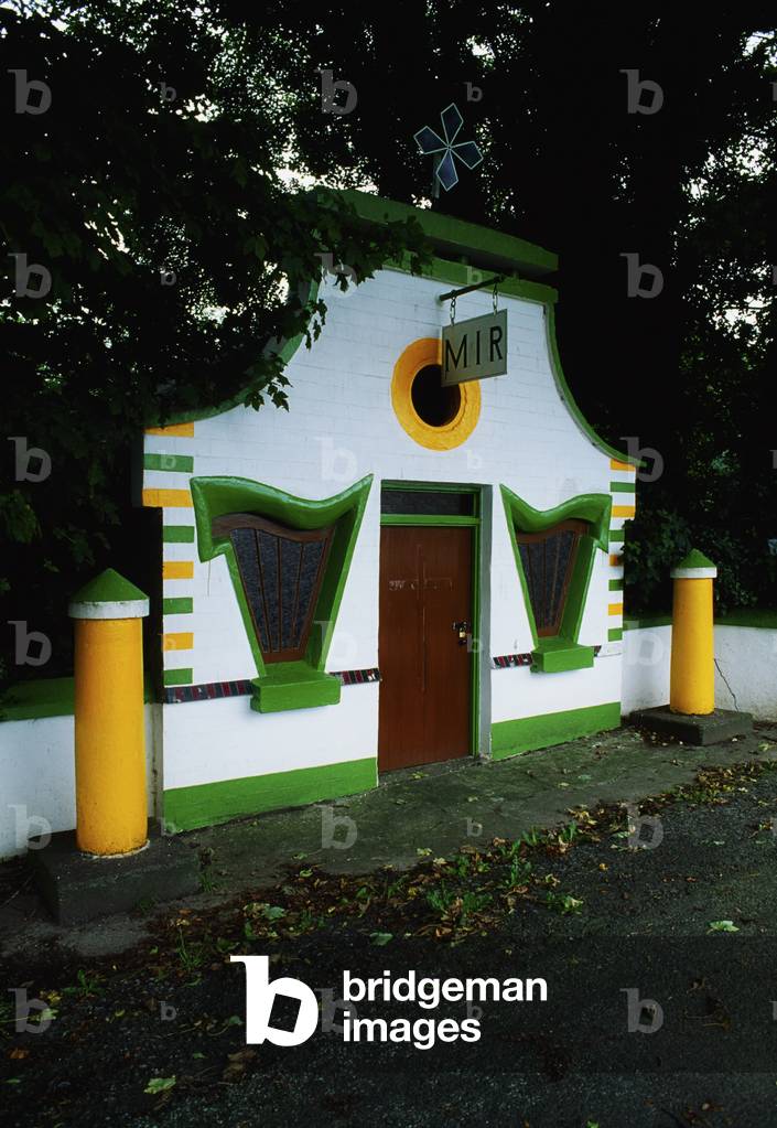 Co Galway, Ireland; Cottage Near Ballinasloe (photo)