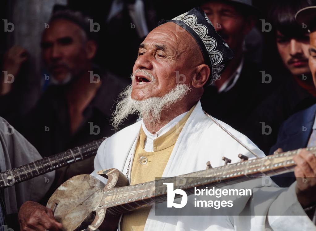 Musician at Hotan Sunday Market (photo)
