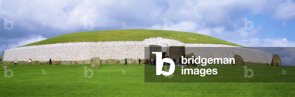 Newgrange, Co Meath, Ireland, Passage Tomb (photo)