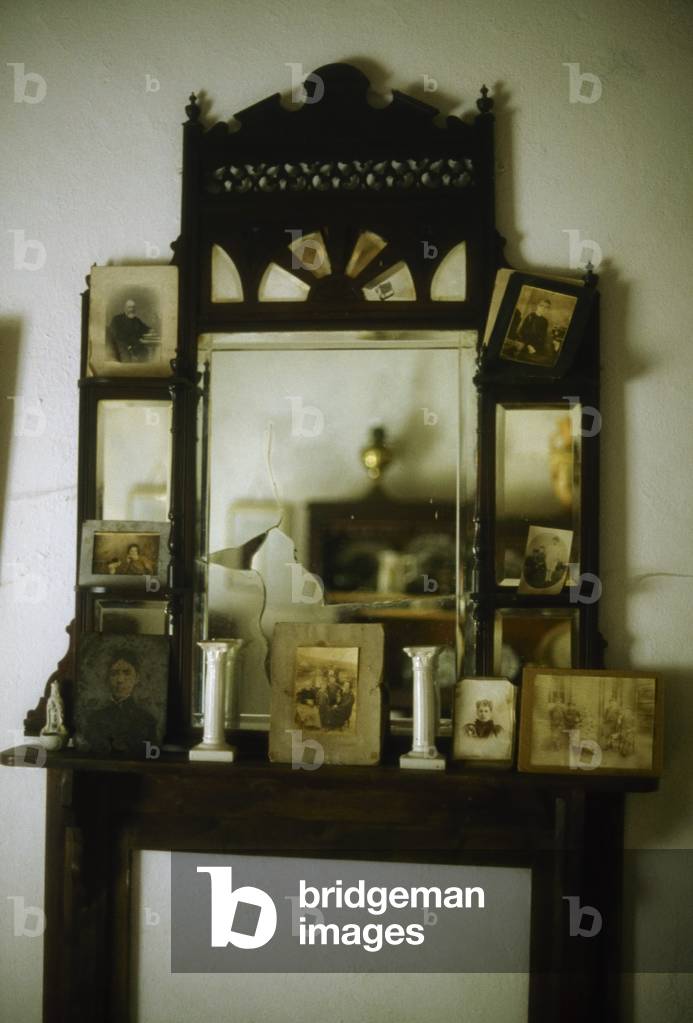 Ireland, Cottage Details (photo)