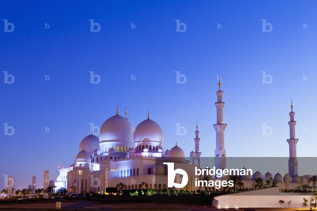 Sheikh Zayed Grand Mosque at sunrise, Abu Dhabi, United Arab Emirates (photo)