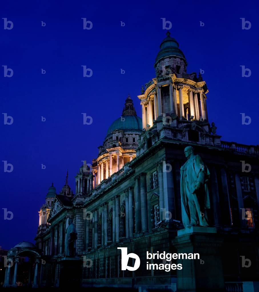 Belfast, The City Hall (photo)