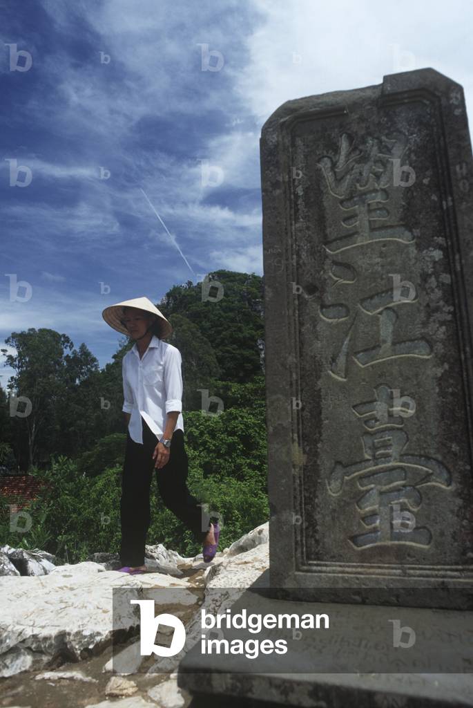 Thuy Son Mountain (photo)