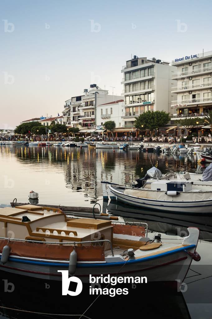Lake Voulismeni in Agios Nikolaos, Crete, Greece (photo)