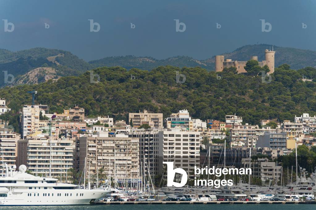 Spain, Majorca, Castell de Bellver above port and city, Palma (photo)