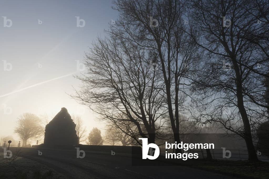 Misty Winter's Morning at Church of St Thomas the Martyr, Winchelsea, East Sussex, England, UK  (photo)