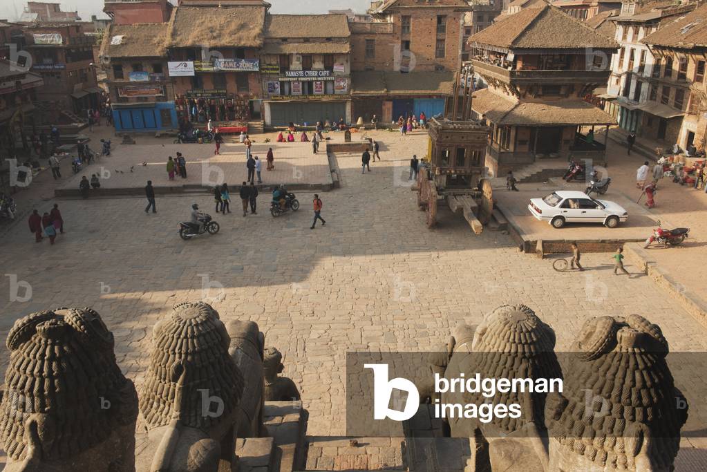 View of Taumadhi Square from the top of Nyatapola Temple, Bhaktapur, Nepal (photo)