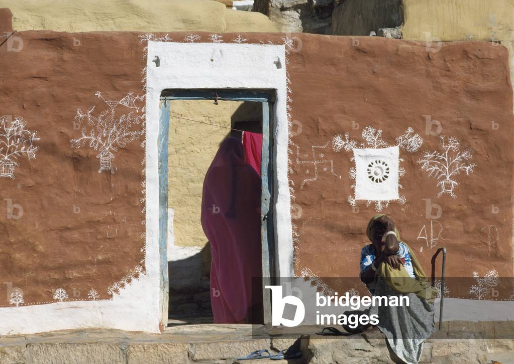 People inside Fort of Jaisalmer, Rajasthan, India (photo)