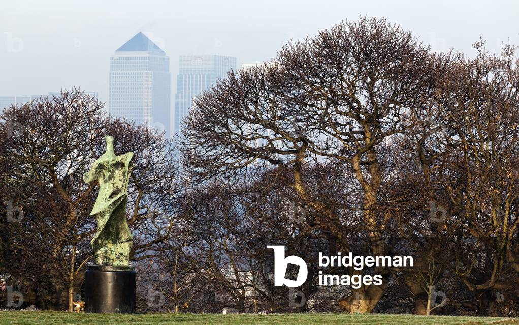 Henry Moore Statue and Canary Wharf From Greenwich Park, Greenwich, London, England, UK (photo)