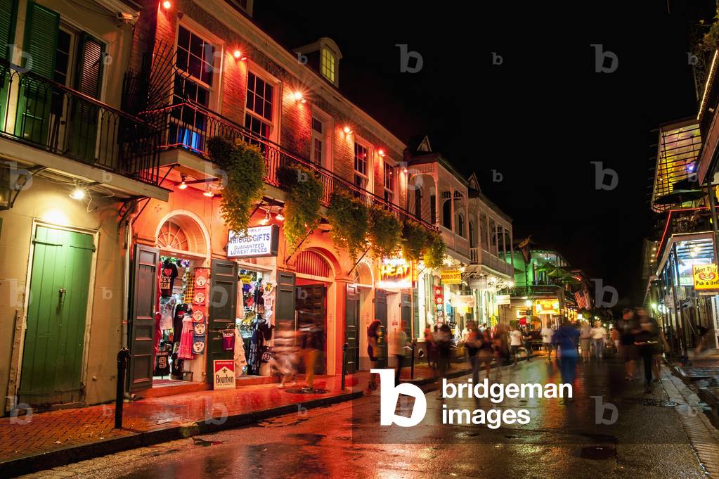 USA, Louisiana, French Quarter, New Orleans, Bourbon Street, Night view of city street (photo)
