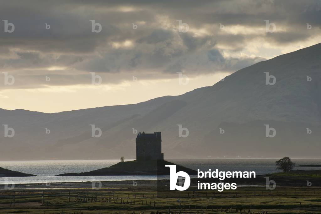 UK, Scotland, Argyll and Bute, Castle Stalker at dusk, Appin (photo)