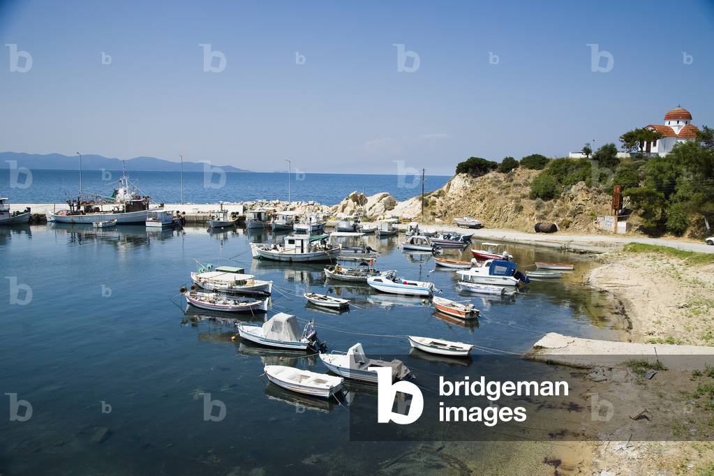 Greece, Halkidiki, Small traditional fishing boast moored in harbour, Nea Roda (photo)