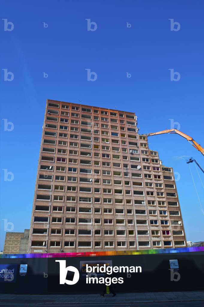 Building being demolished, Kilburn, London, England, UK  (photo)