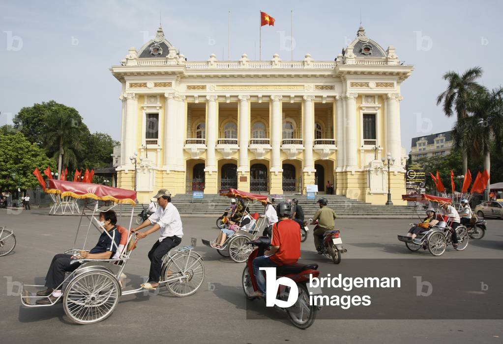 Opera House, Hanoi Vietnam (photo)