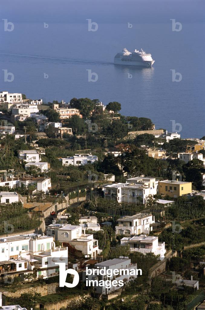 Early Morning Ferry Arriving with Tourist to Capri, Italy (photo)