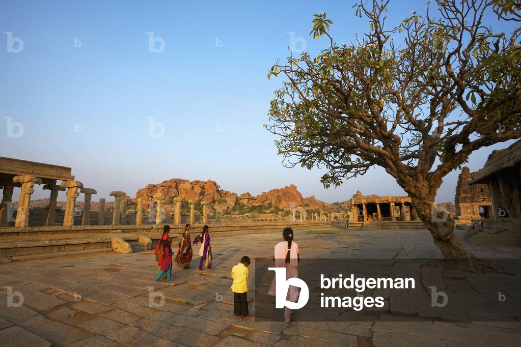 Vijayanagara ruins, Hampi, Karnataka, India (photo)