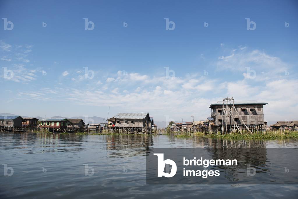 Stilted houses in Inle Lake, Taungyii, Shan State, Myanmar (photo)