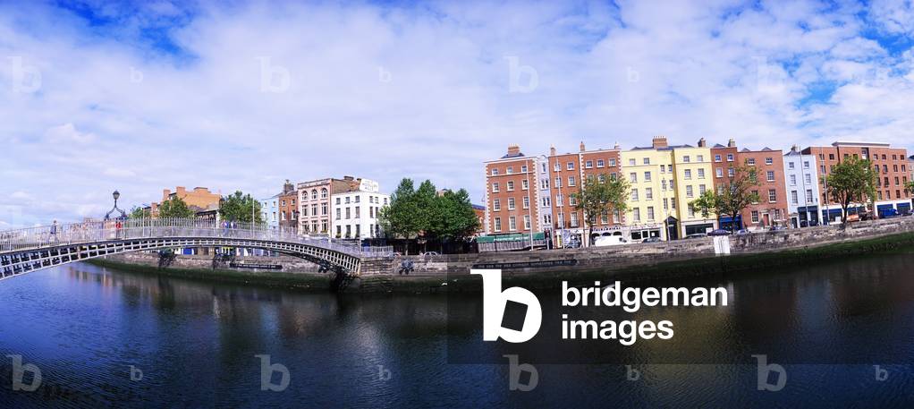 Ha'penny Bridge, Dublin, Co Dublin, Ireland; 19Th Century Bridge Over The River Liffey (photo)