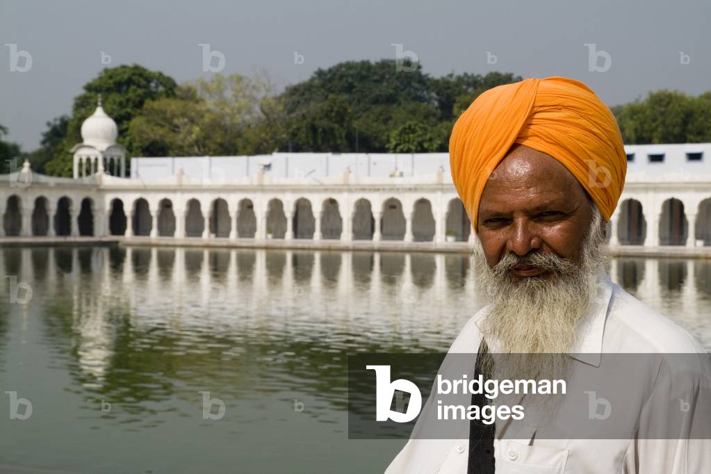 Bangla Shib Gurudwara, Sika Great Temple, colourful Sika, Hindu Religious Man, New Delhi, India (photo)