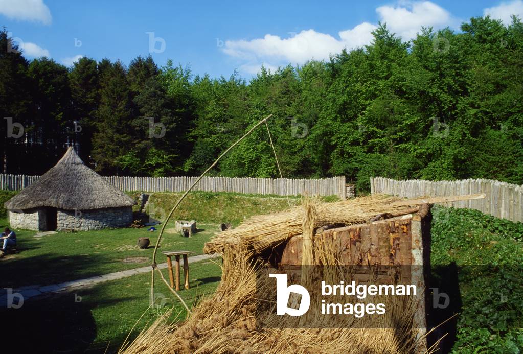 Craggaunowen, Kilmurry, Co Clare, Ireland, Ringfort (photo)
