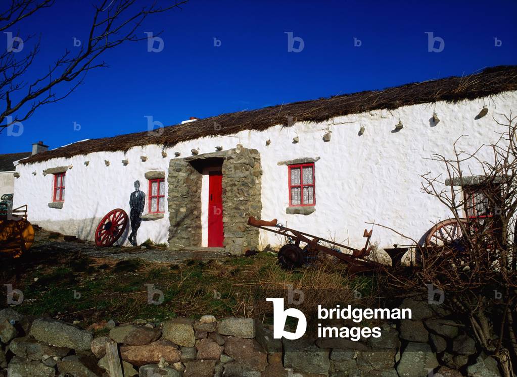 Fanad, Co Donegal, Ireland, Traditional Painted Thatched Cottage (photo)