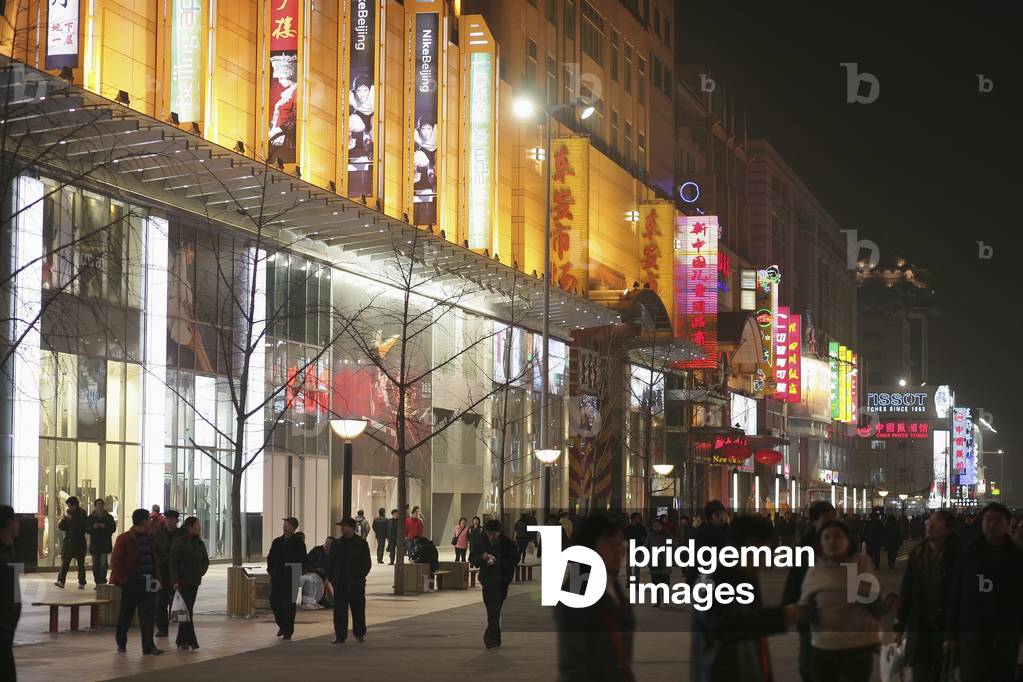 People Shopping at Wangfujing (photo)