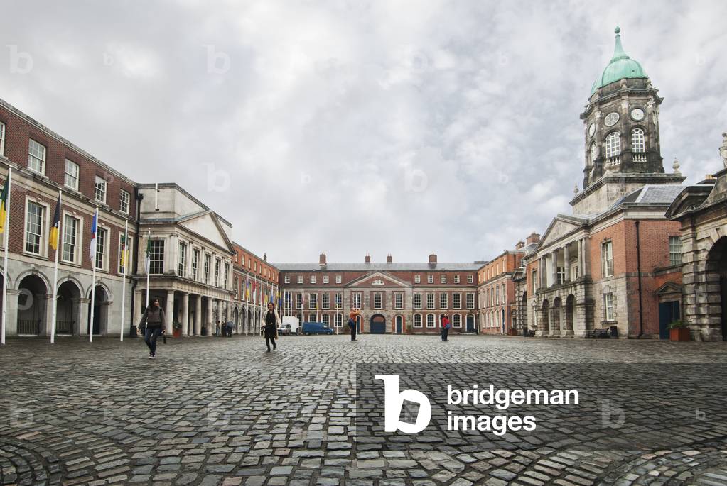 Pedestrians in a city square; Dublin, Ireland (photo)