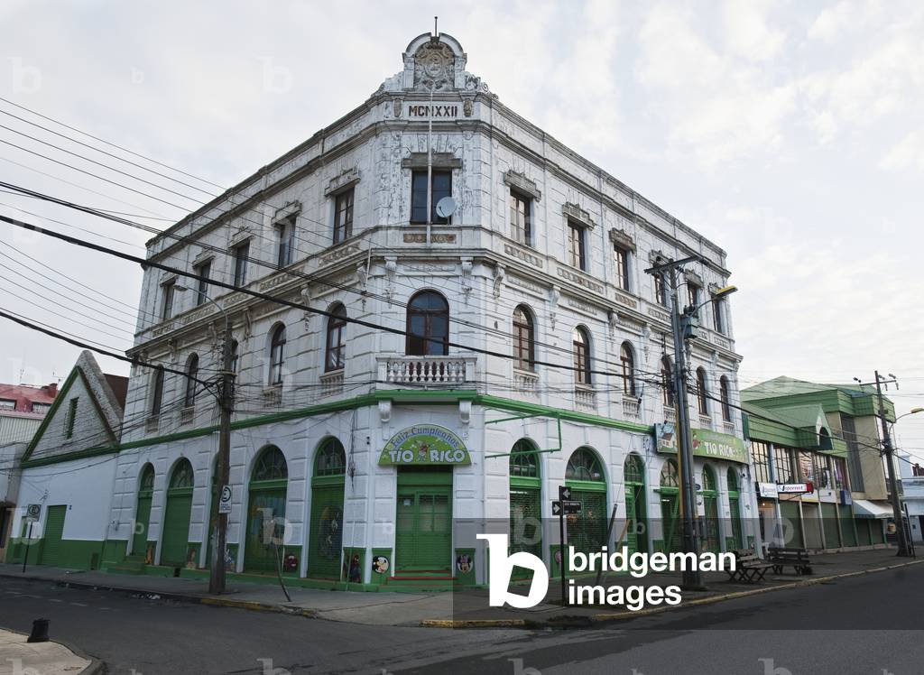 A green and white building on a street corner, Punta Arenas, Chile (photo)