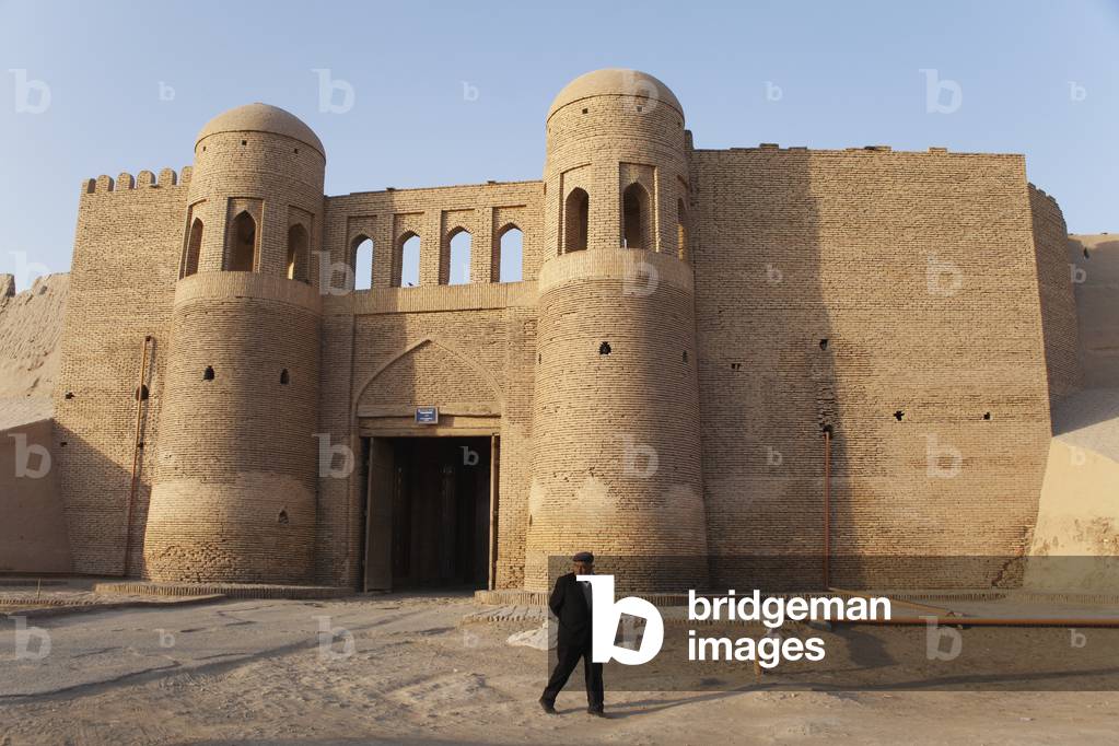 South Gate (Tosh Darvosa) into Ichan Kala Old City, Khiva, Khwarezm, Uzbekistan (photo)