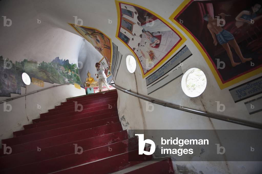 Thailand, Wat Ban Tham or Dragon Temple, Kanachanaburi (photo)
