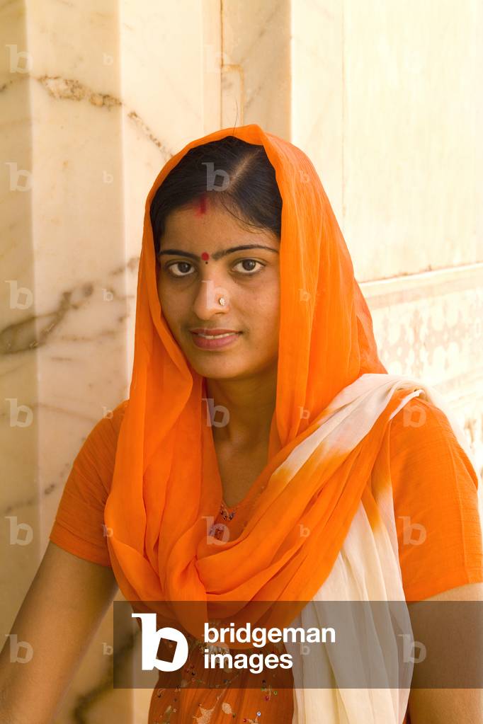 Amber Fort Temple, Woman in colourful Sari, Jaipur, Rajasthan, India (photo)