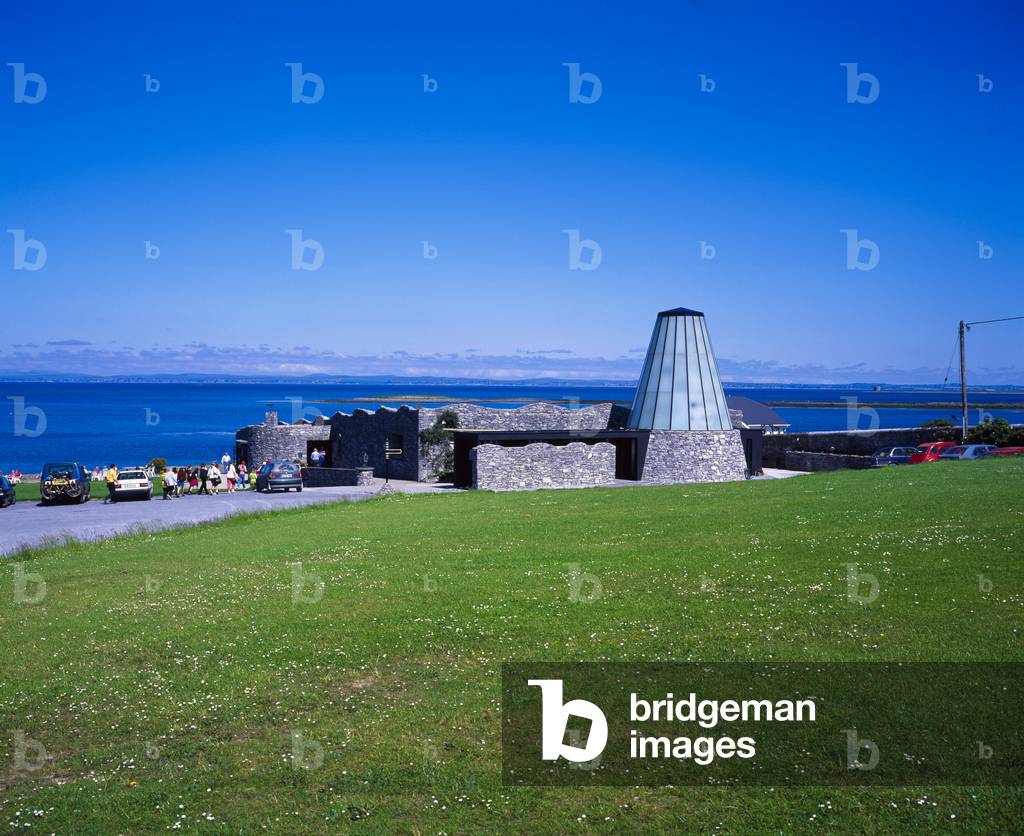 Ballyvaughan, Co Clare, Ireland, Whitethorn Craftshop (photo)