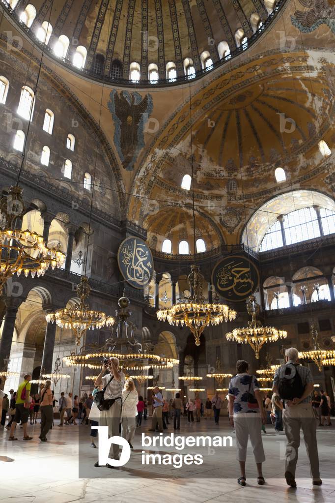 Interior of Hagia Sofia (Aya Sofia) in Sultanahmet area, Istanbul, Turkey (photo)