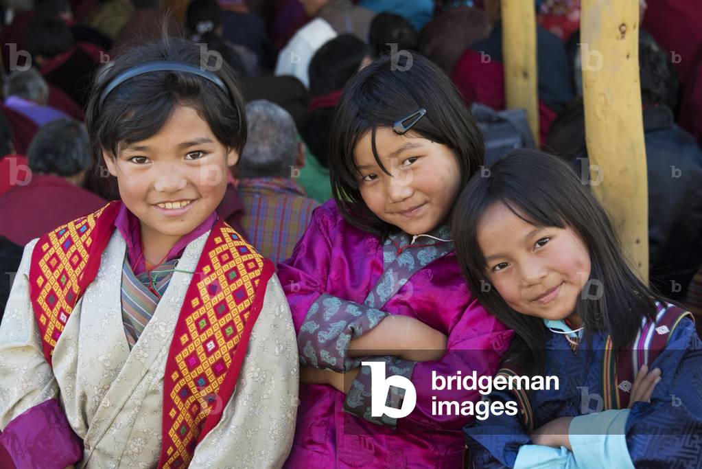 Portrait of three young girls, Paro, Bhutan (photo)